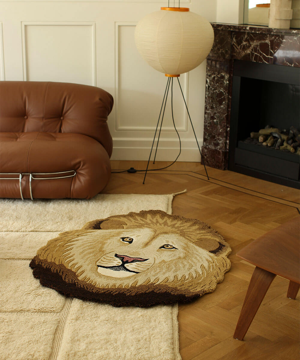 Hand-Tufted Ari Lion Head Rug