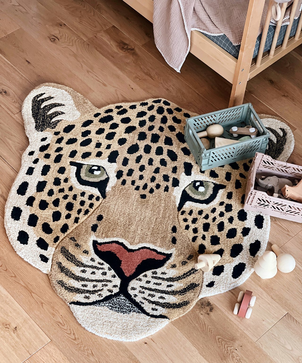 Hand-Tufted Himani Leopard Head Rug