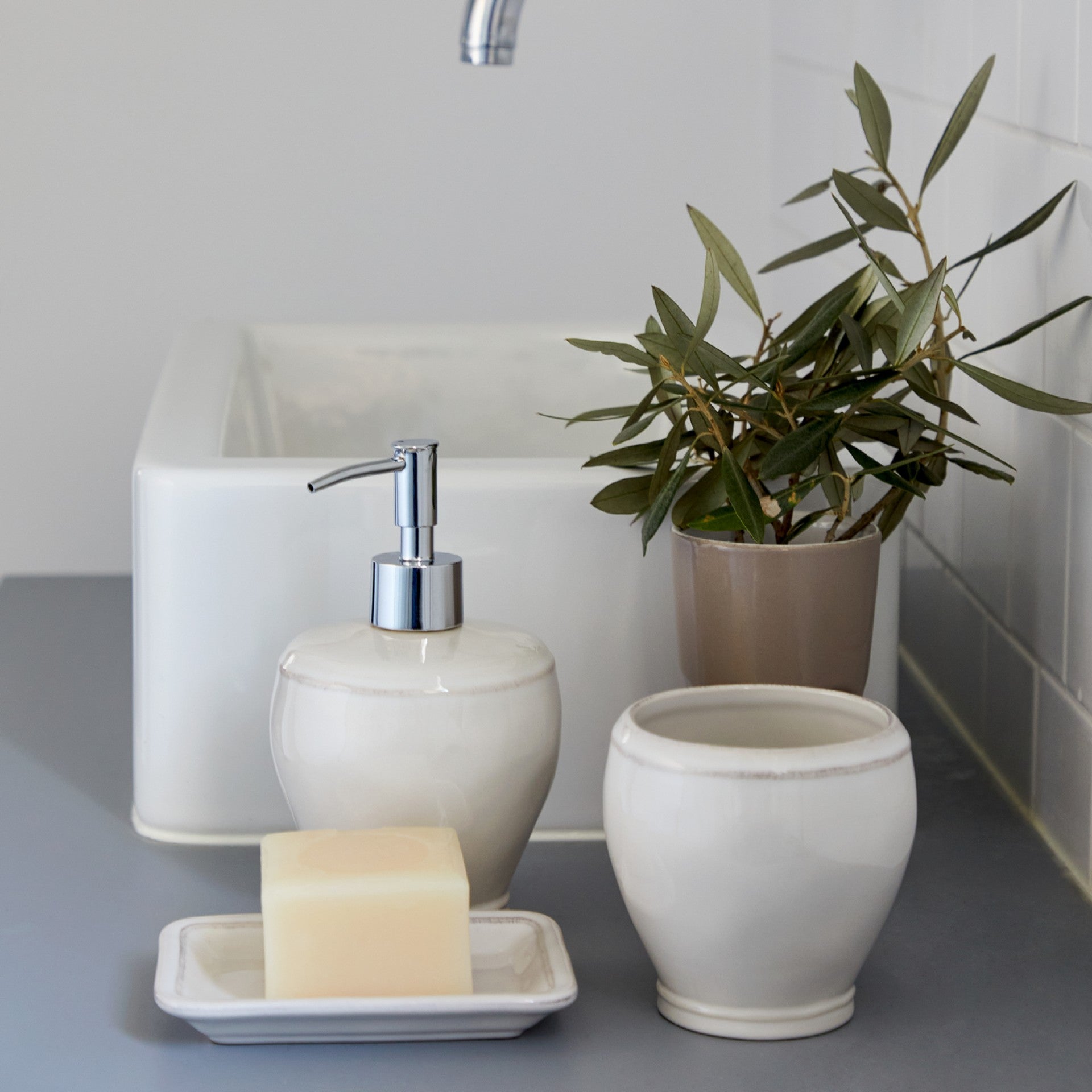 Fontana Bath Utensils