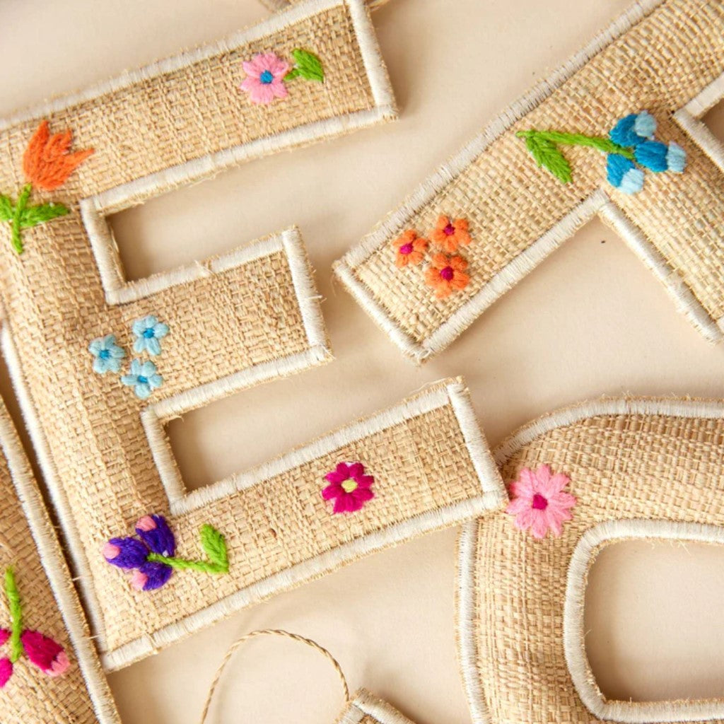 LET'S HAVE FUN Raffia Garland