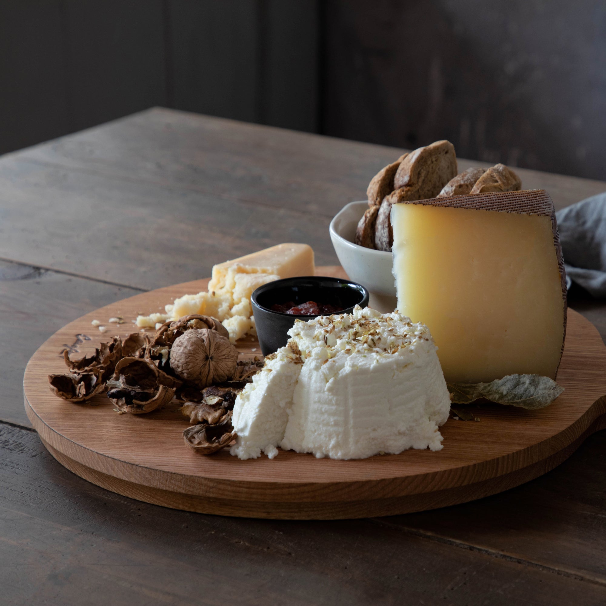 Round Oak Wood Cutting/Serving Board